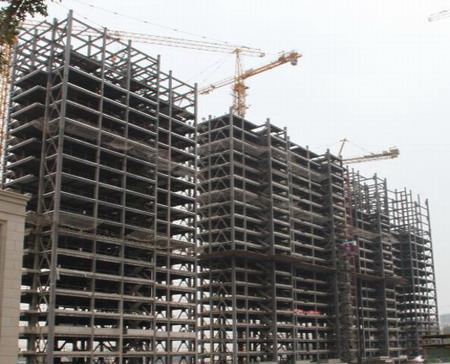 强化高层钢结构建筑的安全生产管理
